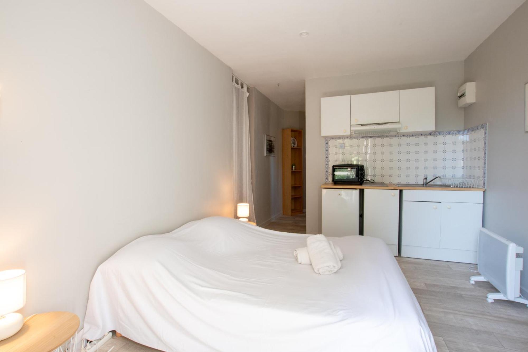 Ibis - Villa Avec Piscine, Jardin Et Parking Arles Buitenkant foto